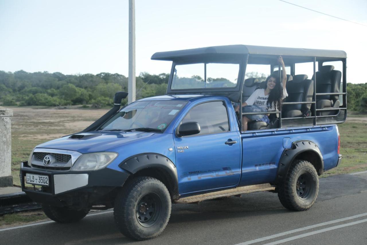 Yala Hotel Lion - Air Conditioned Luxury Tented Safari Camp ทิซซามาฮารามา ภายนอก รูปภาพ